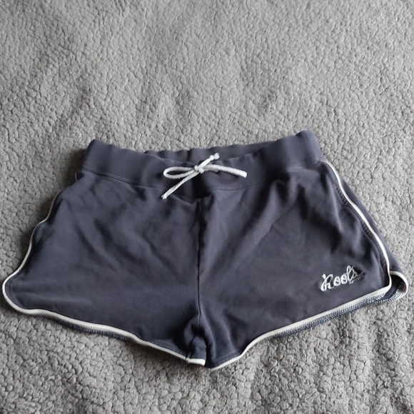 Roots Shorts - Picture 1 of 2